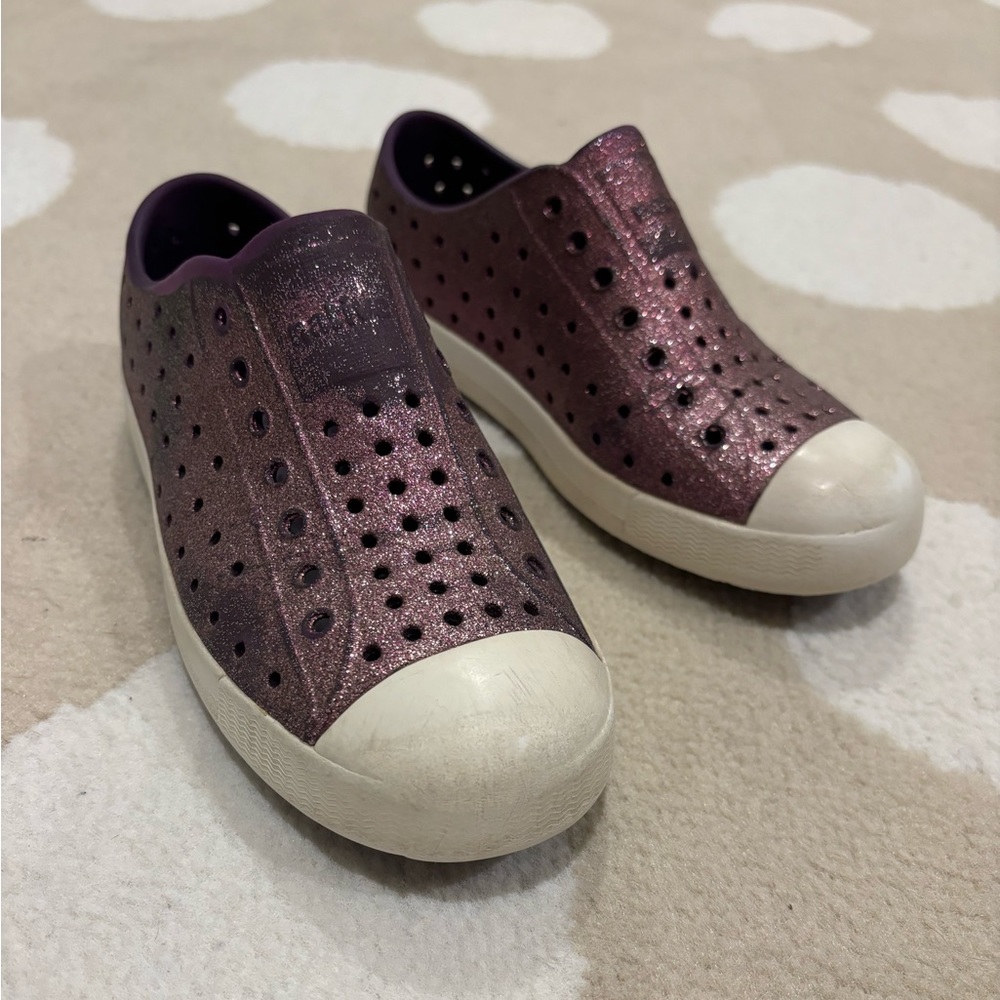 Native girls purple shoe size 1